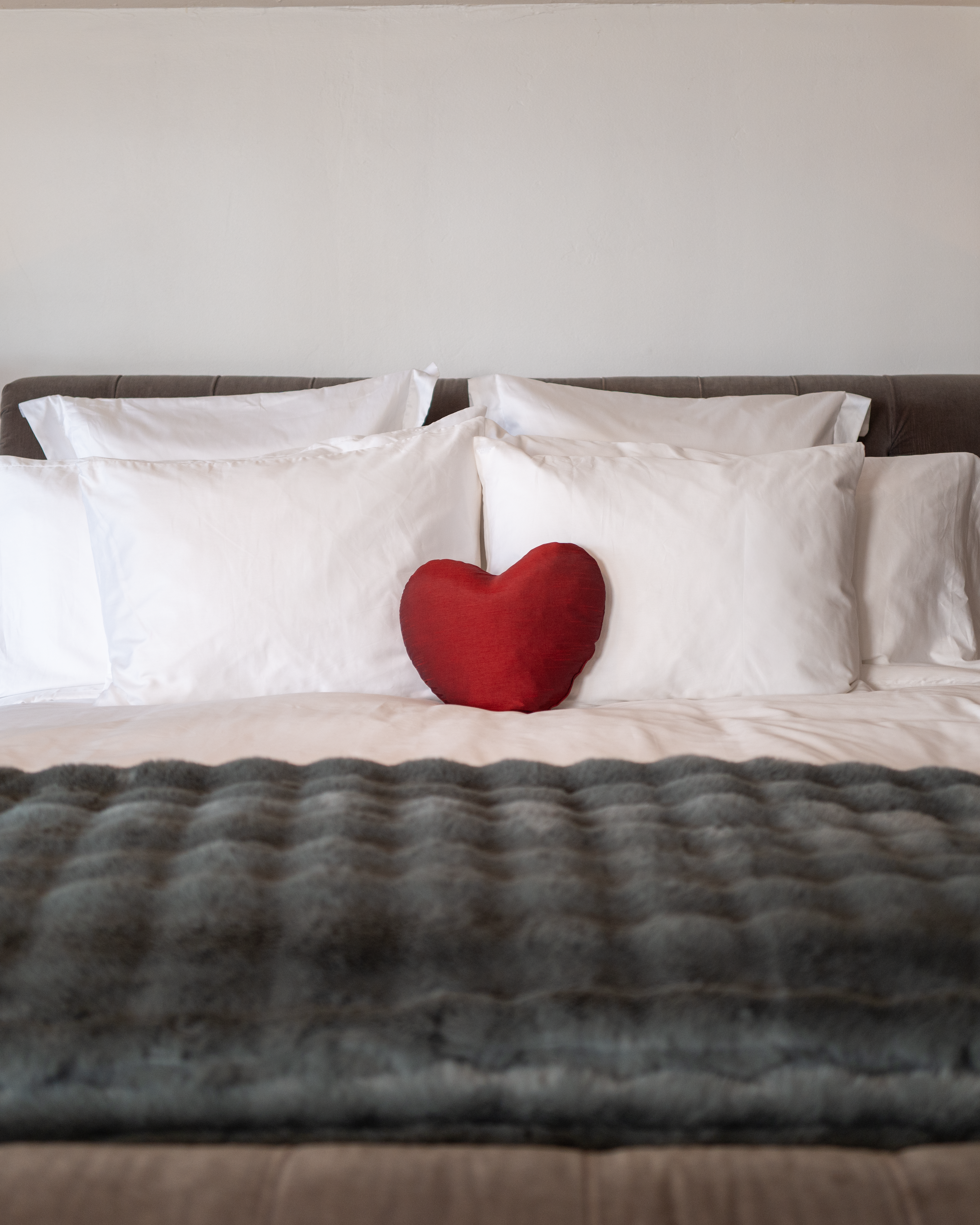 Hospitality-Inspired Pillow Placement for Your Home
