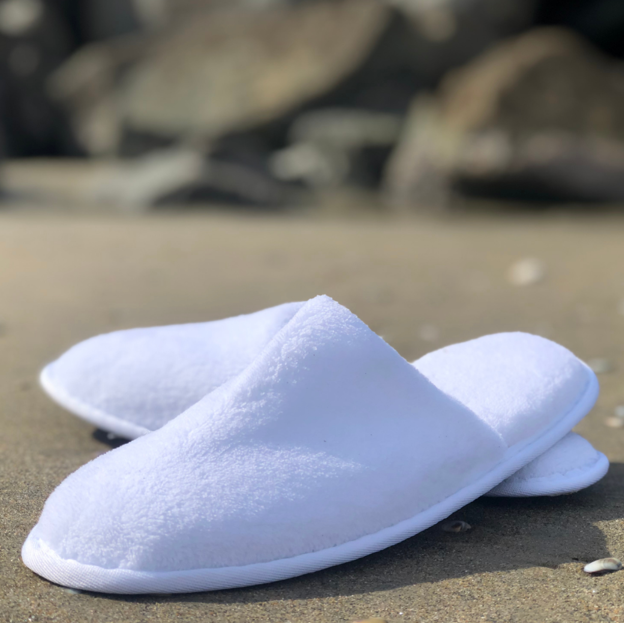closed toe slide slipper, white