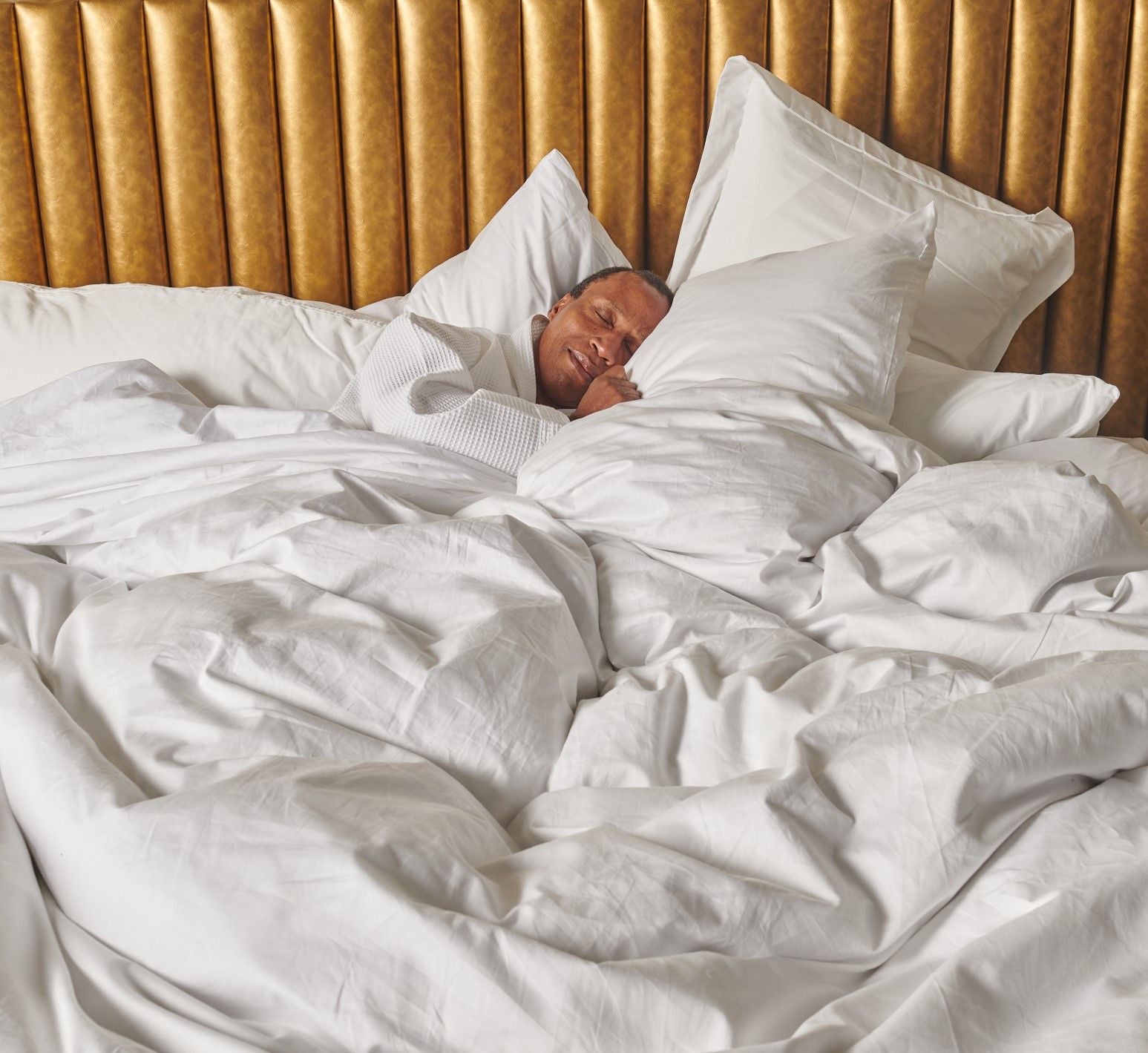 aquaplush® down alternative polyester pillow, firm