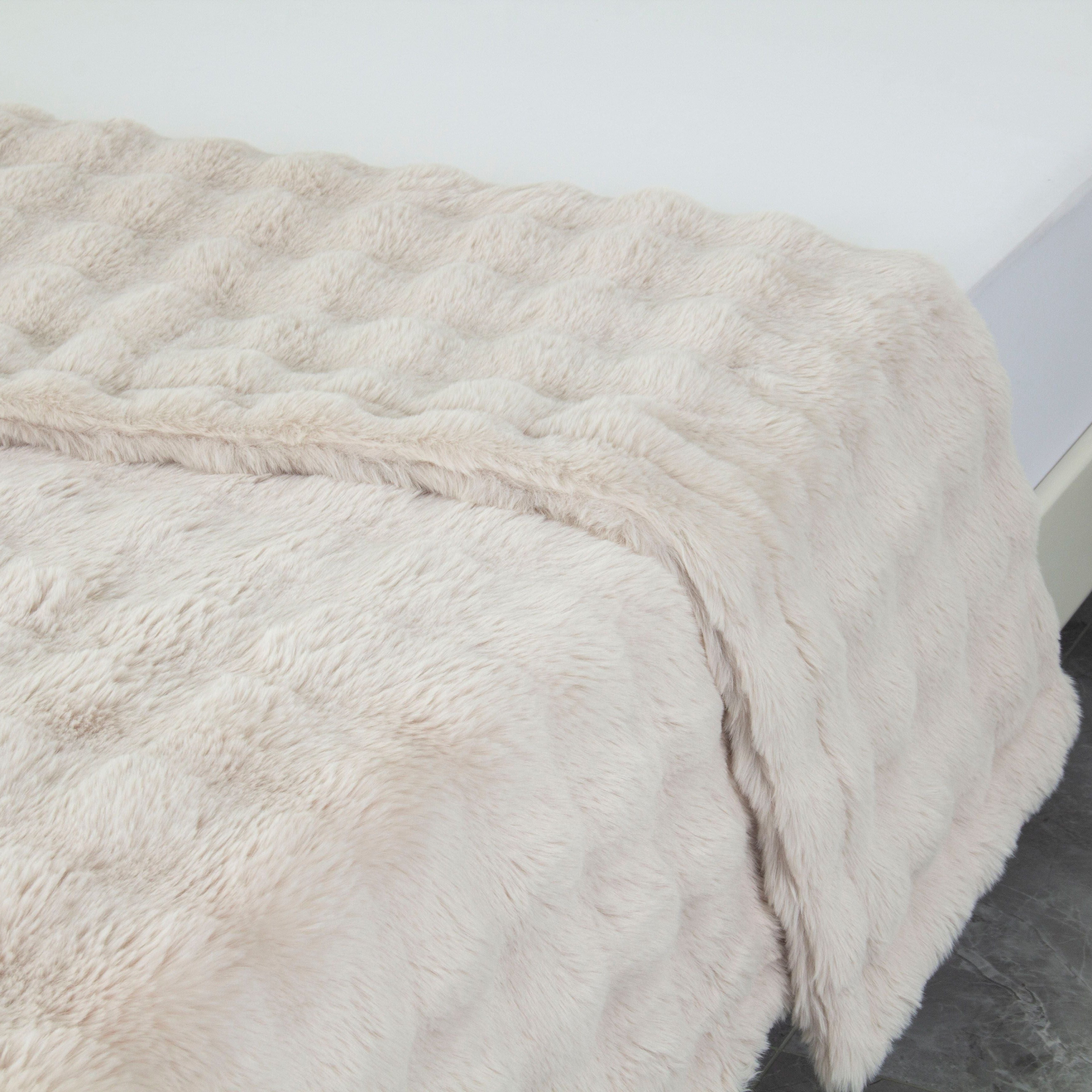 scotia sea faux fur luxe throw, beige