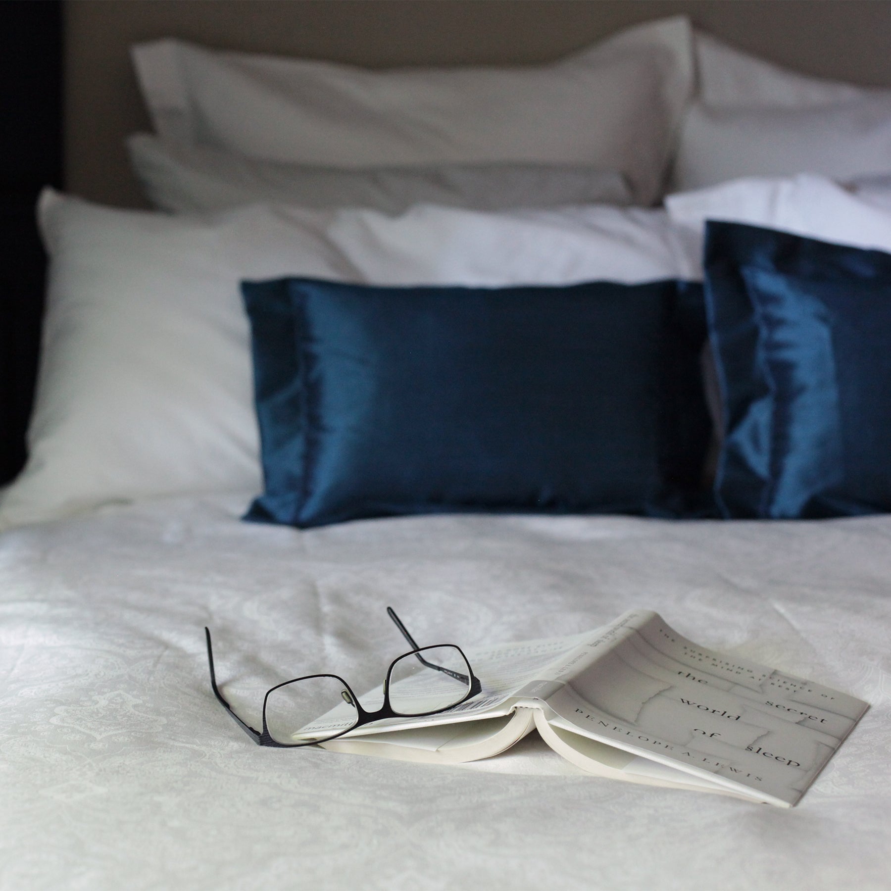 tuxedo flat and fitted sheet set