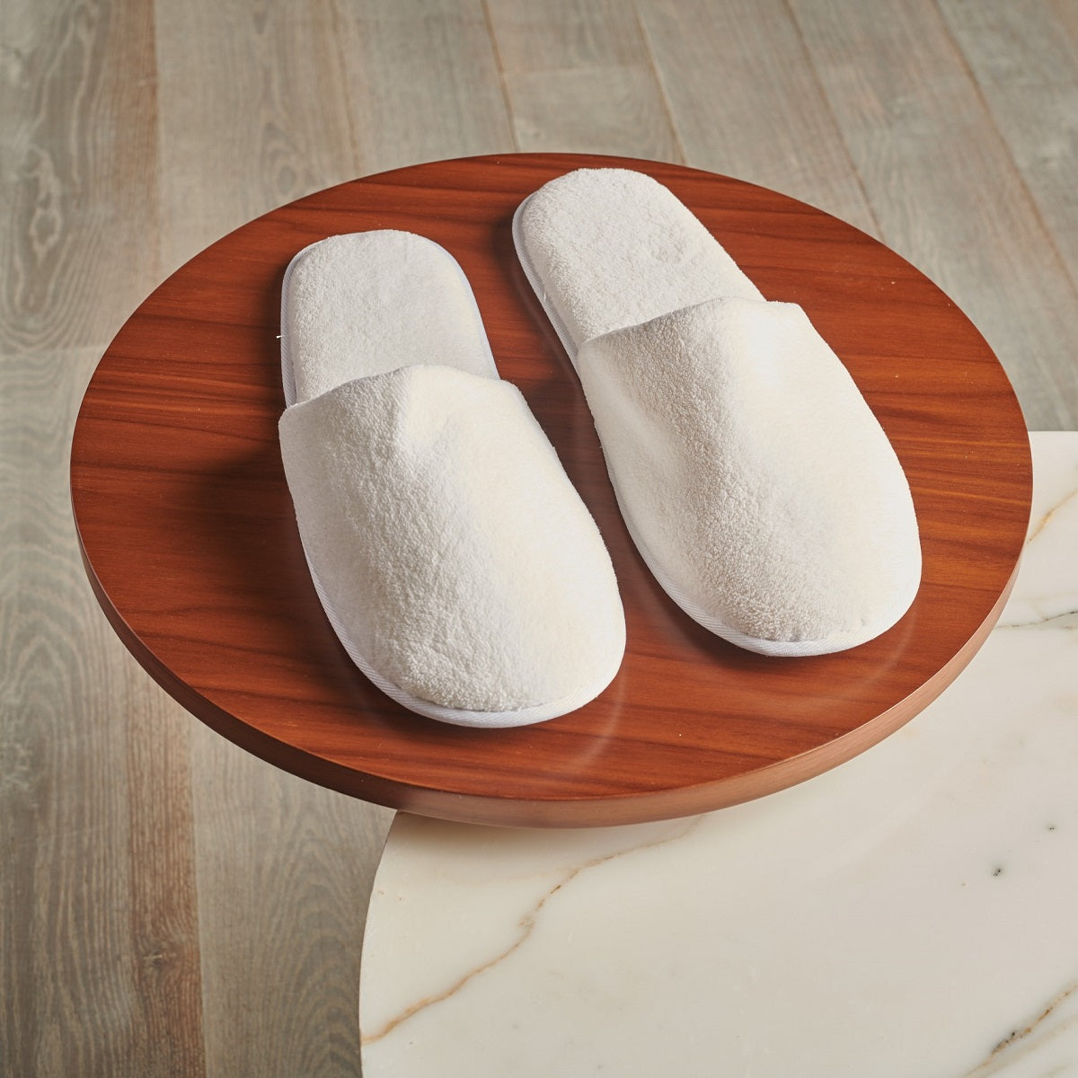 closed toe slide slipper, white