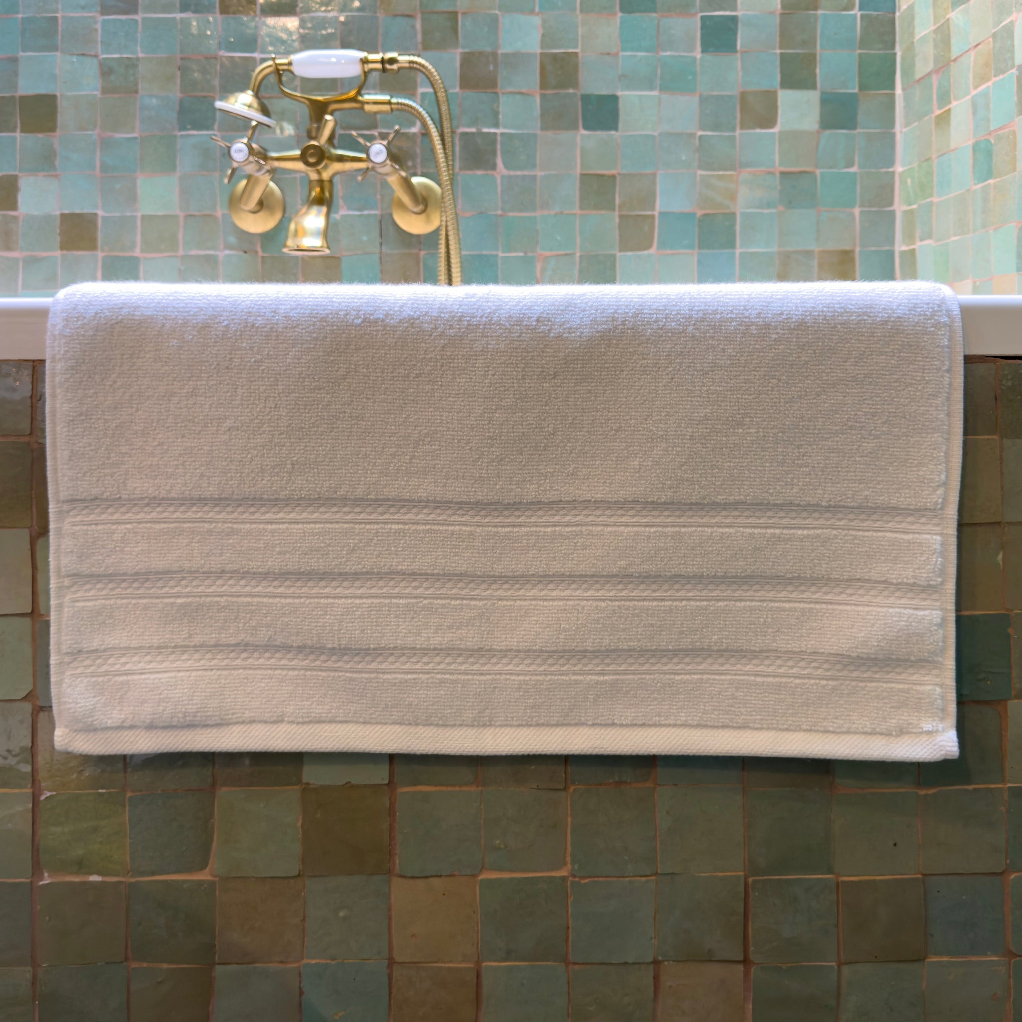mojave diamond jacquard border bath mat – Down Etc