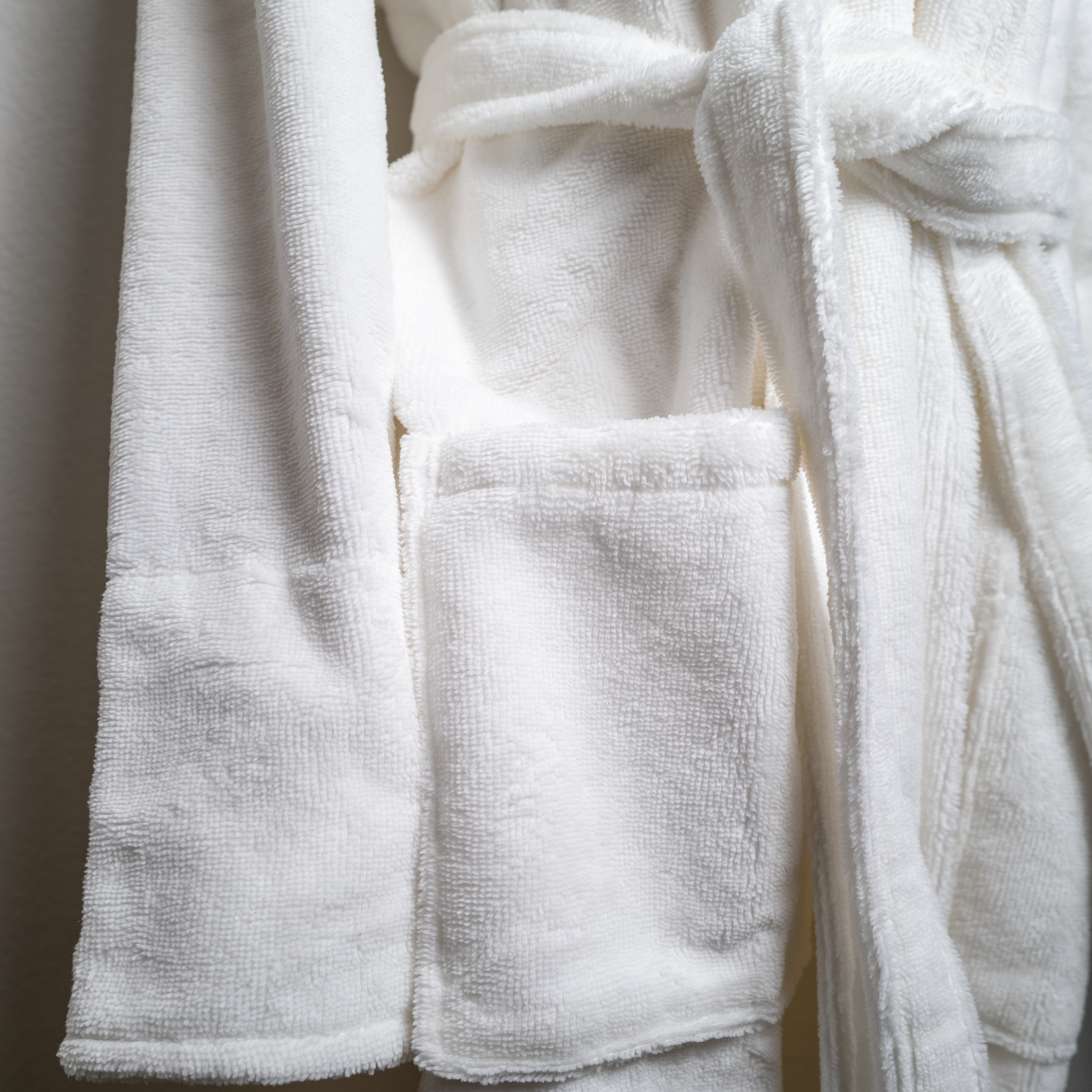 taurus mountain collection absorb8™ shawl collar robe, white