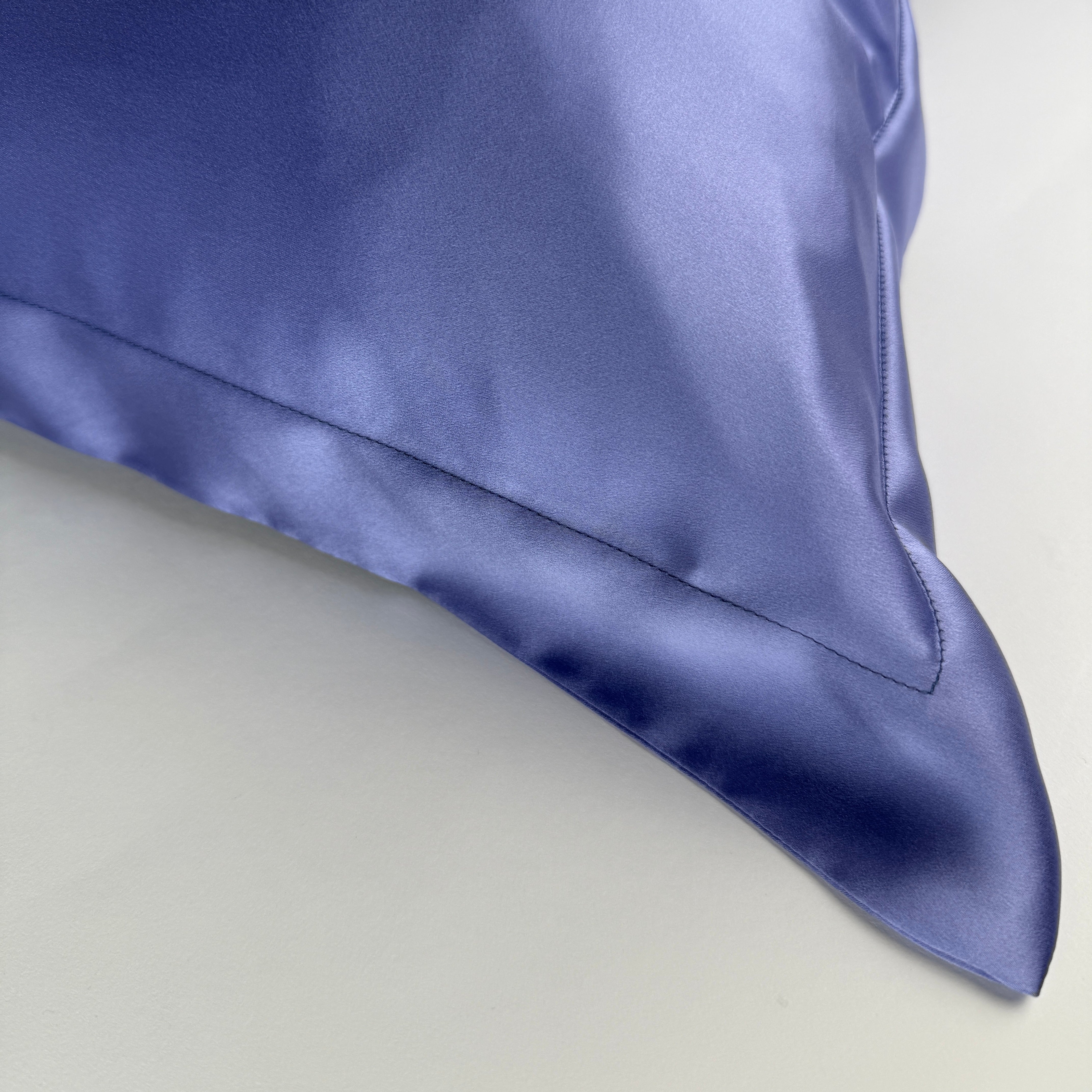 tiara silks® periwinkle pillowcase+velvet travel bag