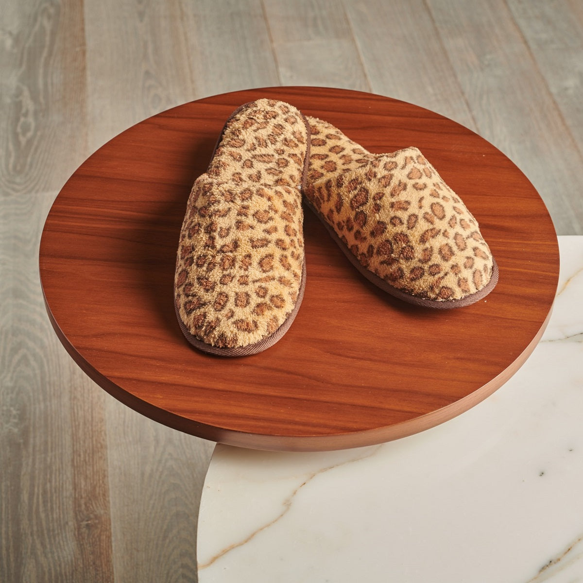 closed toe slide slipper, cheetah print