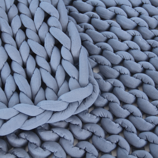 Weighted clearance blanket yarn